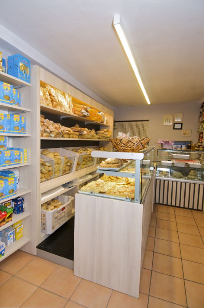 arredamento negozi panetteria borgosesia (23)